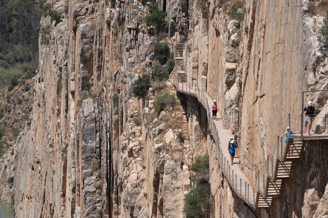 L'ancien Caminito del Rey est visible ci-dessous depuis le nouveau Caminito del Rey.